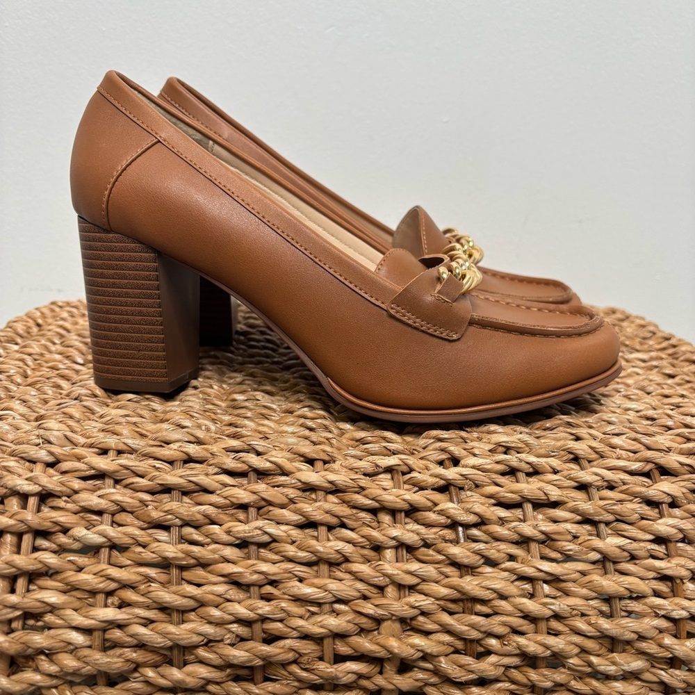 Jones New York Cyri Heeled Loafer Pumps | Women’s 9M Tan Block Heel Chain Detail - Picture 2 of 12